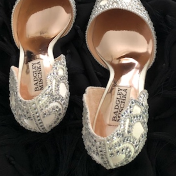 'Ginny' d'Orsay Pump by Badgley Mischka - Picture 4 of 7